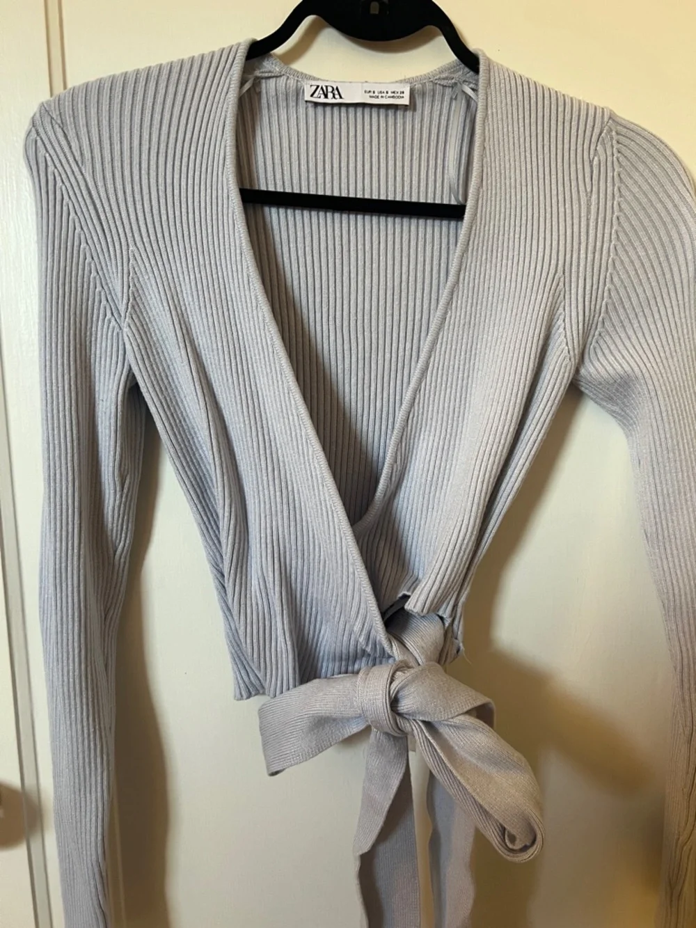 ZARA Pale Gray Ribbed Wrap V-Neck Sweater - Picture 3 of 5